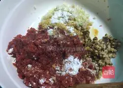 Illustration of how to make beef and egg burger 2