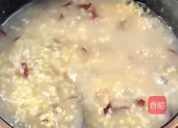 Illustration of how to make red dates, wolfberry and millet porridge 7