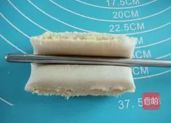 Illustration of how to make coconut flower rolls 17