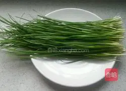Recipes for spring rolls with vermicelli with chives and eggs Illustration of how to do it 1