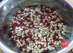 Illustration of how to make spleen-tonifying and damp-removing porridge 2