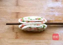 Illustration of how to make ham and chive rolls 12