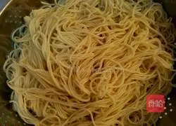 Illustration of making braised beans and noodles 4