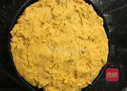 Illustration of how to make red date and walnut hair cake 2