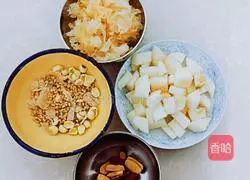 Tremella, lotus seeds, lilies, wheat kernels and red dates Illustration of how to make Sydney pear porridge 2