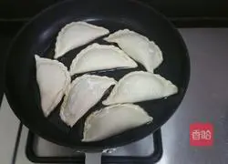 Illustration of how to make green onion and beef box 14