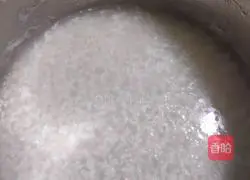 Illustration of how to make green vegetable and lean meat porridge 1