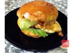 Illustration of how to make small burgers 8