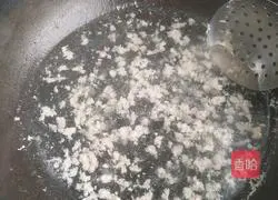 Illustration of how to make preserved egg and lean meat porridge 1