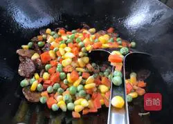 Assorted sausages braised with rice Practice illustration 9