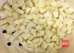 Illustration of how to make braised rice with potatoes, carrots and bacon 10