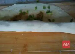 Illustration of how to make five-spice rolls 3