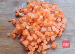 Illustration of how to make red snail and carrot baby porridge 2