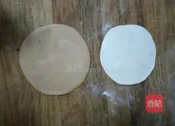 Illustration of how to make petal flower rolls 3