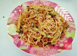 Illustration of making cold noodles with pickled mustard and minced meat 12