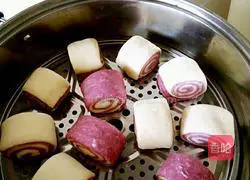 Illustration of how to make colorful flower rolls 11