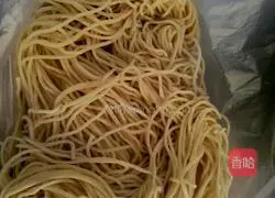 Illustration of making braised beans and noodles 3