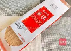 Illustration of how to make spicy rice noodles 1