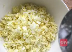 Illustration of how to make three fresh pot stickers 9