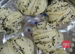 Illustration of how to make sugar-free sesame rolls 7