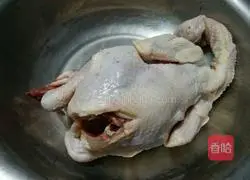 Illustration of how to cook salt-baked chicken in rice cooker 1