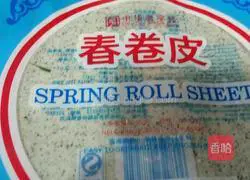 Illustration of how to make three-strand spring rolls 2