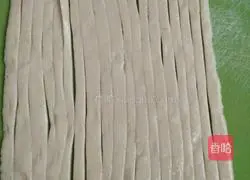 Illustration of how to make silk flower rolls 9