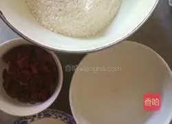 Illustration of how to make raisin and wolfberry cake ❤️1