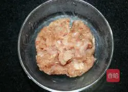 Illustration of how to make vegetable and minced rice balls 1