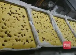 Illustration of how to make cornmeal cake 18