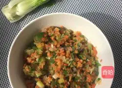 Illustration of how to make two-color flower rolls 3