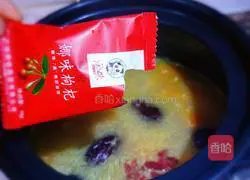 Illustration of how to make red dates, millet and pumpkin porridge 8