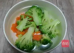 Illustration of how to make pork ribs, corn and radish claypot rice 12