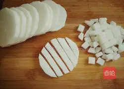  Illustration of how to make braised radish and sausage rice 2