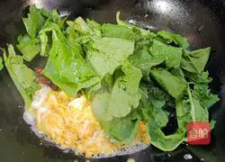 Illustration of how to make fried rice noodles with eggs 4