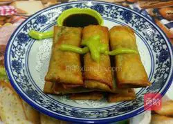 Illustration of how to make shepherd's purse and shrimp spring rolls (mustard flavor) 12