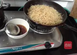 Illustration of how to make braised beans and noodles 7