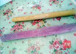 Illustration of how to make colorful flower rolls 9