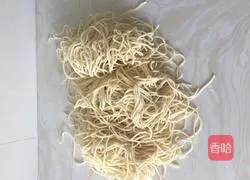 Illustration of how to make braised pea noodles 4