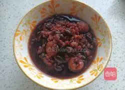 Illustration of how to make black bean and multigrain porridge 6