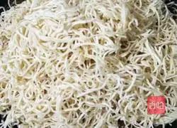 Illustration of how to make braised beans and noodles 8