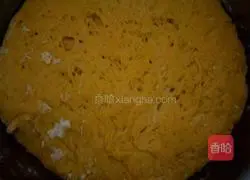 Illustration of how to make pumpkin hair cake 4