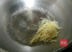 Illustration of how to make hash brown burgers 3