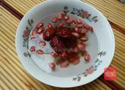 four Illustration of how to make red blood-tonifying stomach porridge 2