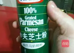 Illustration of how to make potato slices, hamburger and garden salad 11