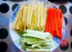 Illustration of how to make egg and three shred burritos 1