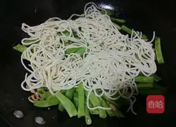 Illustration of authentic old Beijing lentil braised noodles 7