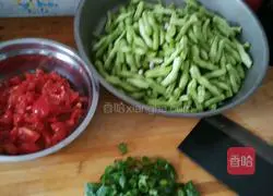 Illustration of how to make braised beans and noodles 1