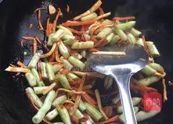 Illustration of how to make braised beans and noodles 2