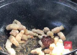 Illustration of how to make braised pork belly rice 9